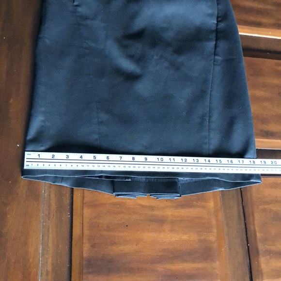 Women’s size 4 Ann Taylor loft black skirt with two front pockets - Picture 7 of 9